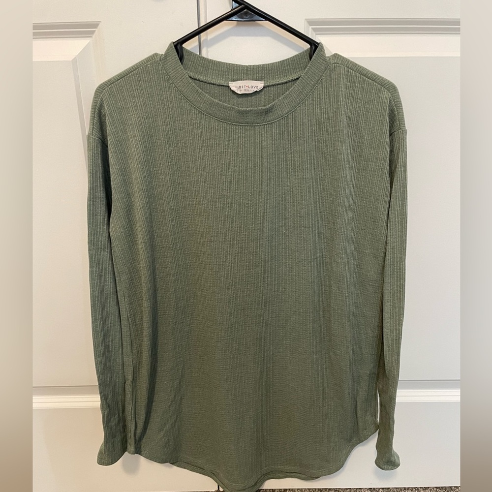 Green long sleeve maternity shirt, size small, only worn for a month